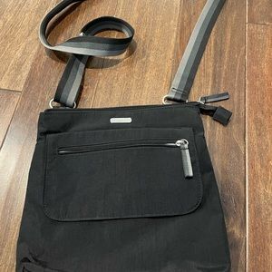Baggallini black crossbody purse